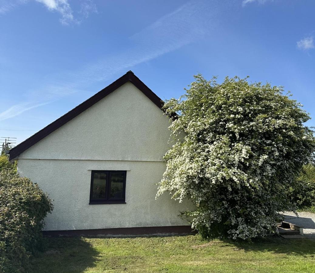 3 Bed Detached Cottage- Log Burner Mountain Views โบมาริส ภายนอก รูปภาพ