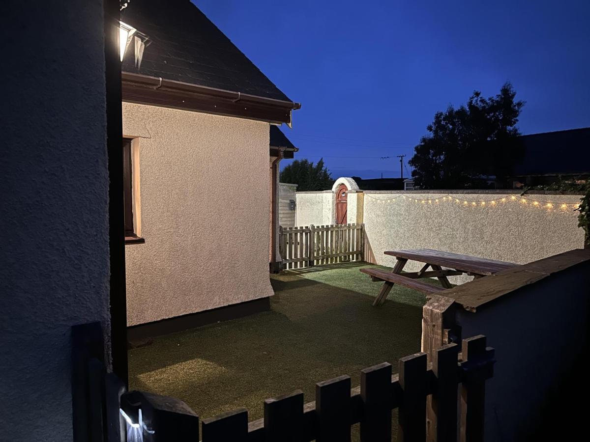 3 Bed Detached Cottage- Log Burner Mountain Views โบมาริส ภายนอก รูปภาพ