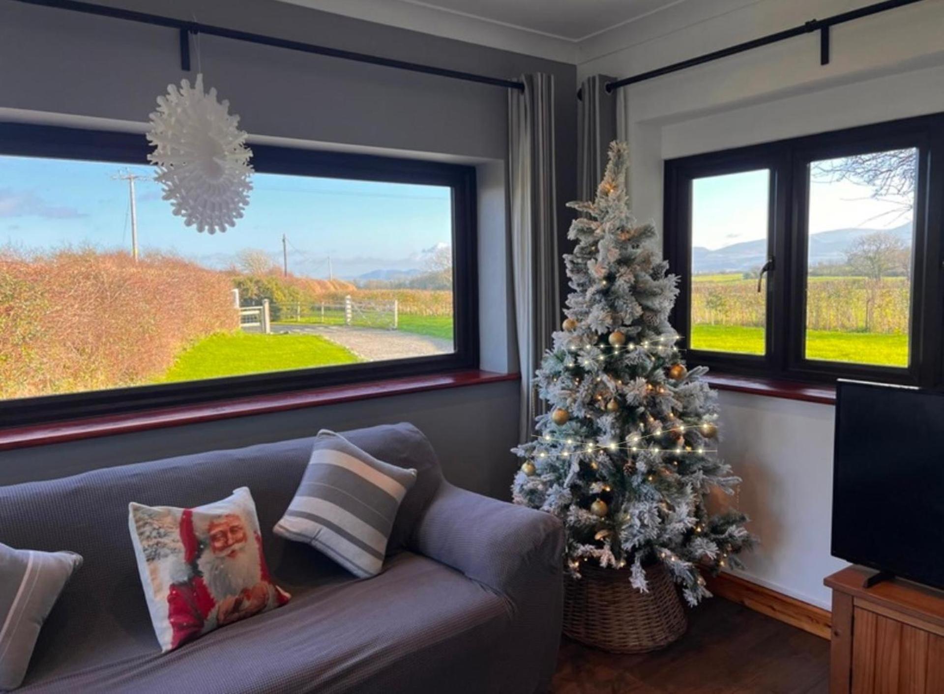 3 Bed Detached Cottage- Log Burner Mountain Views โบมาริส ภายนอก รูปภาพ