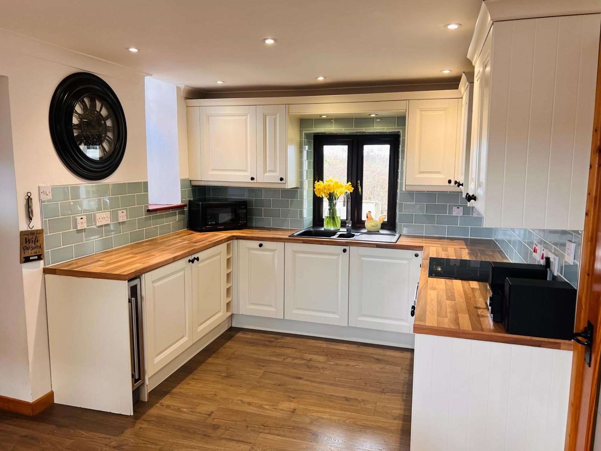 3 Bed Detached Cottage- Log Burner Mountain Views โบมาริส ภายนอก รูปภาพ